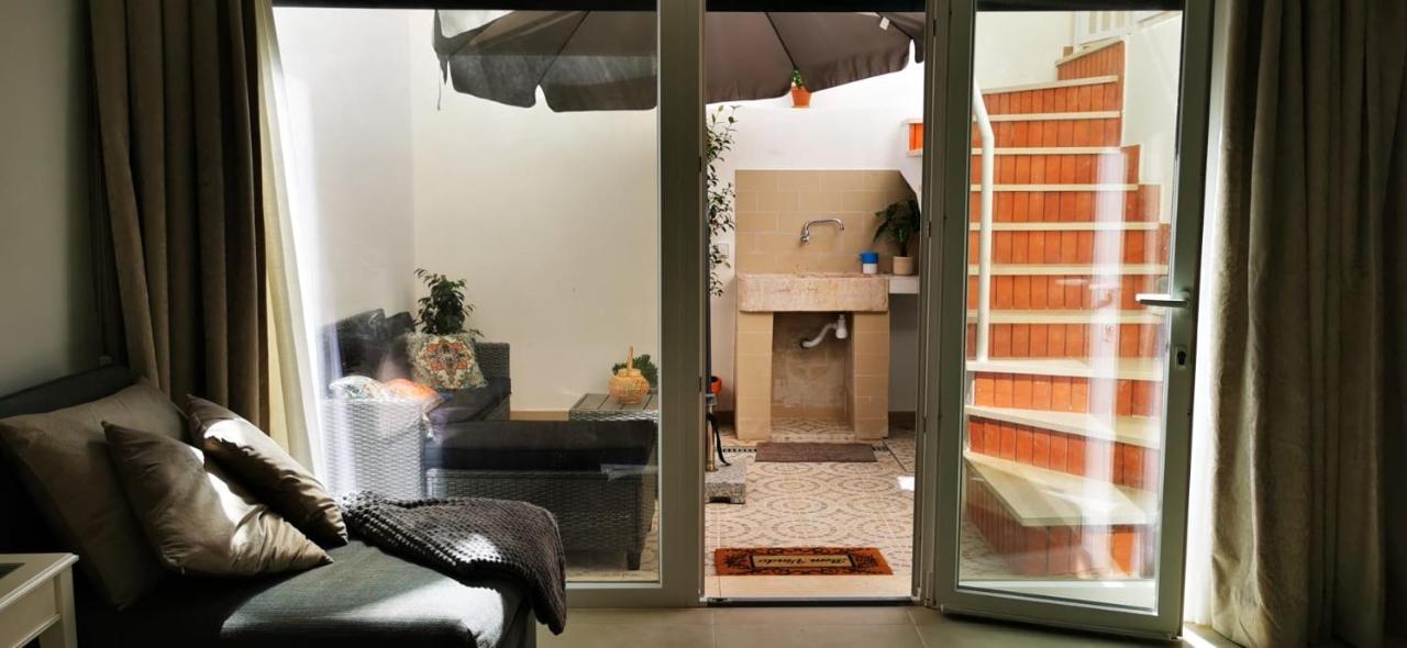 Quarto Duplo Com Kitchenette, Wc E Patio Privativo Leilighet Corroios Eksteriør bilde